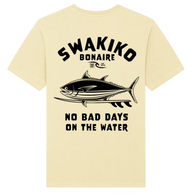 Geel Bonaire T-shirt met tonijn op een surfboard en de tekst: No bad days on the water!