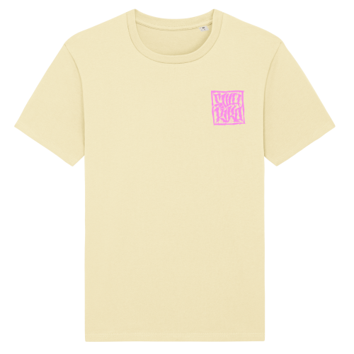 Voorkant van een geel T-shirt met roze SWAKiKO logo