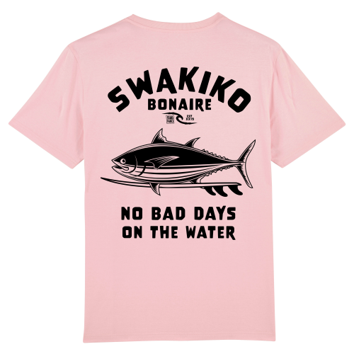 Roze Bonaire T-shirt met tonijn op een surfboard en de tekst: No bad days on the water!